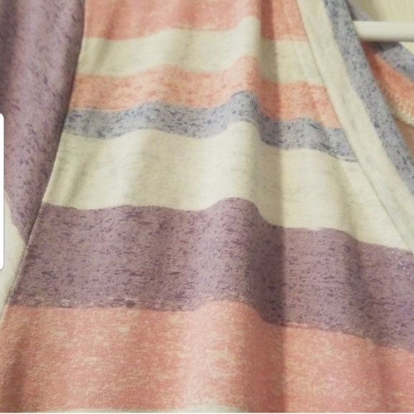 Lularoe CHRISTY TEE - Picture 3 of 6